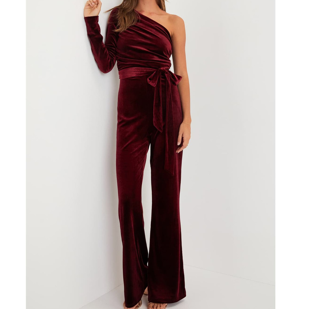 LULU'S XS Extraordinary Vibe Burgundy Velvet One-Shoulder Jumpsuit NEW  b55
